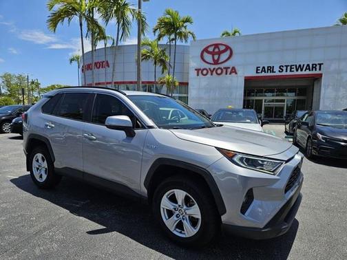 2020 Toyota RAV4 Hybrid XLE