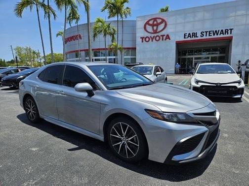 2022 Toyota Camry SE