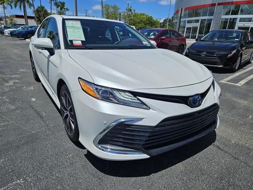 2023 Toyota Camry Hybrid XLE