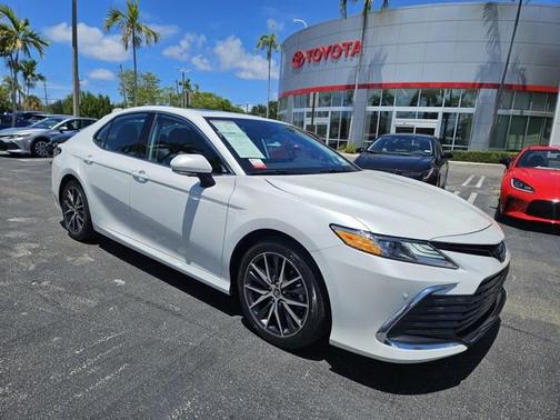 2023 Toyota Camry Hybrid XLE