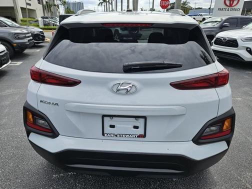 2021 Hyundai KONA SEL