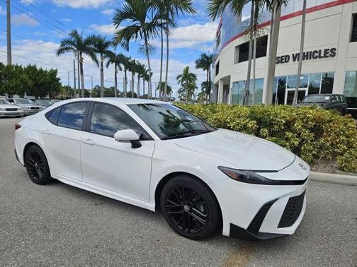 2025 Toyota Camry SE