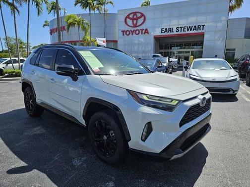 2022 Toyota RAV4 Hybrid SE