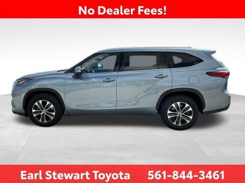 Moon Dust 2022 Toyota Highlander XLE