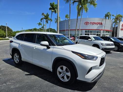 2023 Toyota Highlander Hybrid LE