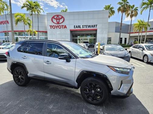2022 Toyota RAV4 Hybrid SE