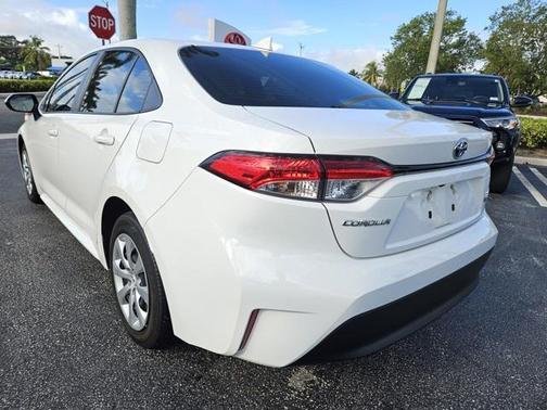 2024 Toyota Corolla Hybrid LE