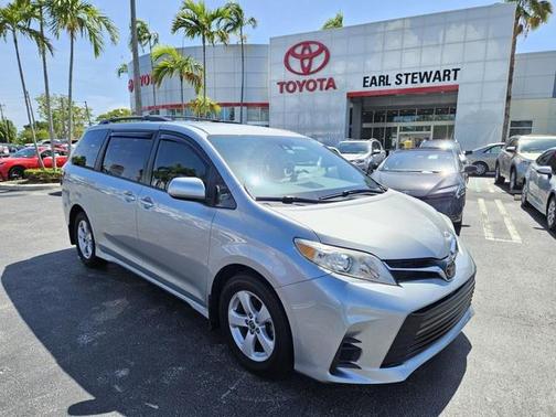 2020 Toyota Sienna LE
