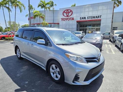 2020 Toyota Sienna LE