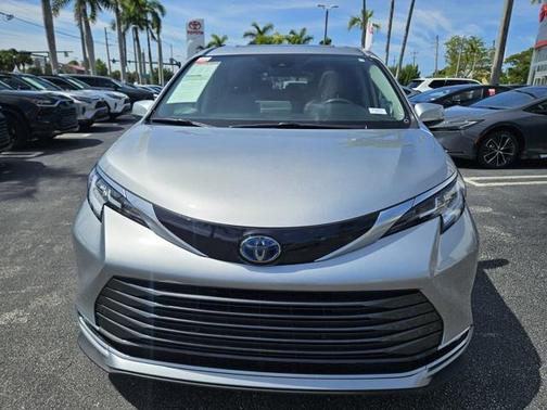 2023 Toyota Sienna Limited 7-Passenger
