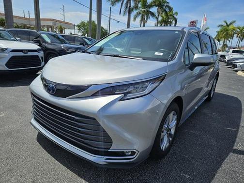 2023 Toyota Sienna Limited 7-Passenger