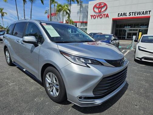 2023 Toyota Sienna Limited 7-Passenger