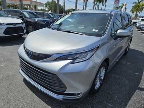 2023 Toyota Sienna Limited 7-Passenger