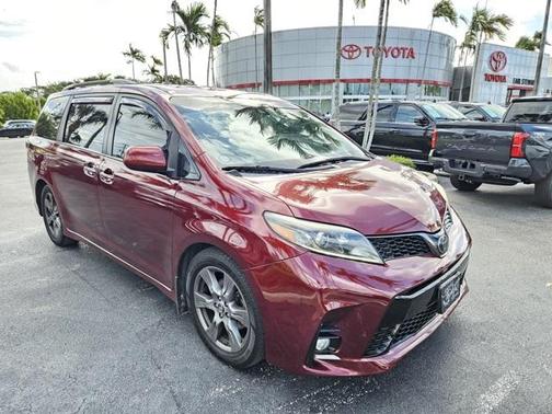 2019 Toyota Sienna SE