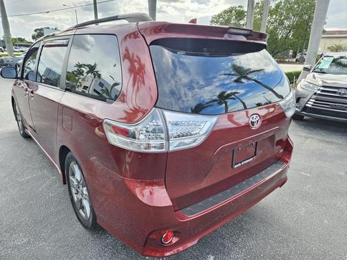 2019 Toyota Sienna SE