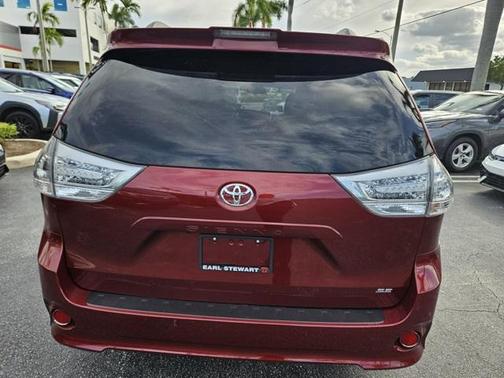 2019 Toyota Sienna SE