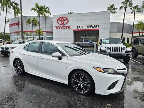 2020 Toyota Camry SE