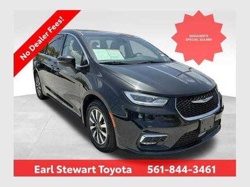 Brilliant Black Crystal Pearlcoat 2023 Chrysler Pacifica Hybrid Touring L