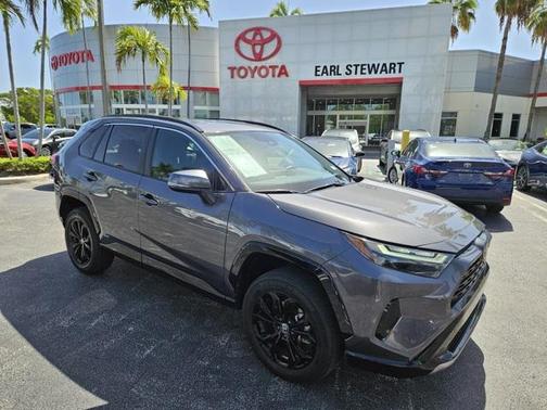 2022 Toyota RAV4 Hybrid SE