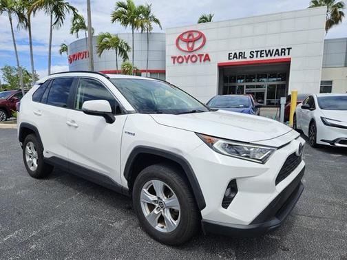 2021 Toyota RAV4 Hybrid XLE