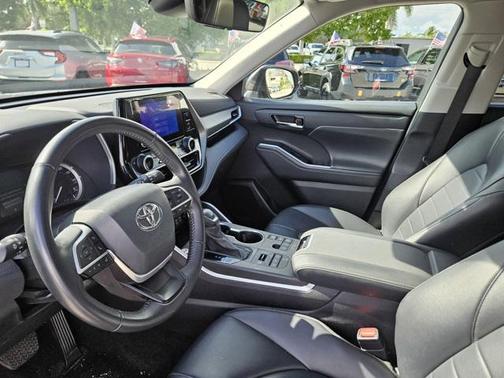 2024 Toyota Highlander XLE