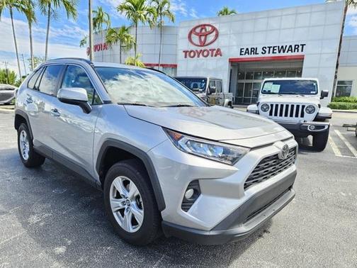 2020 Toyota RAV4 XLE