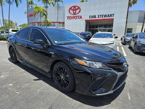 2019 Toyota Camry Hybrid SE