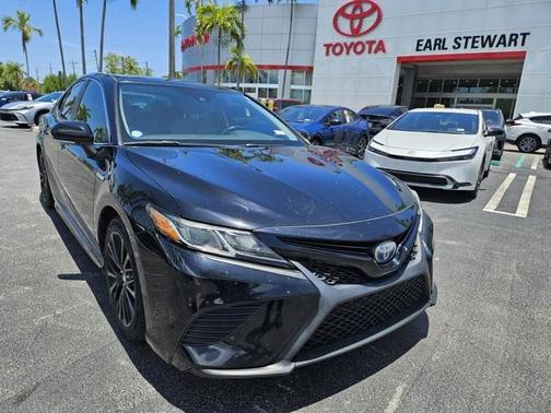 2019 Toyota Camry Hybrid SE