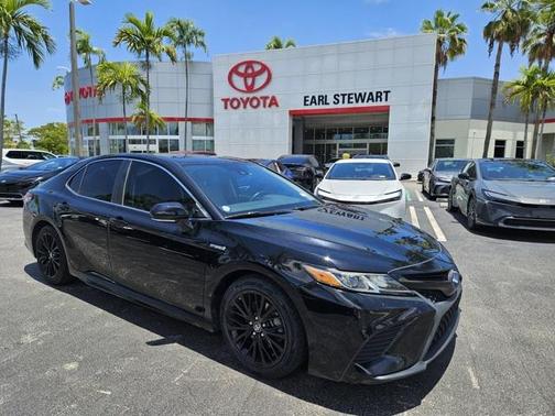 2019 Toyota Camry Hybrid SE