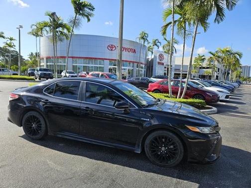2019 Toyota Camry Hybrid SE