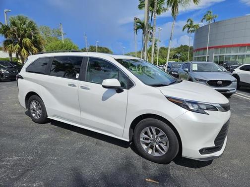 2025 Toyota Sienna XLE
