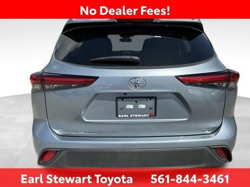 Moon Dust 2023 Toyota Highlander XLE