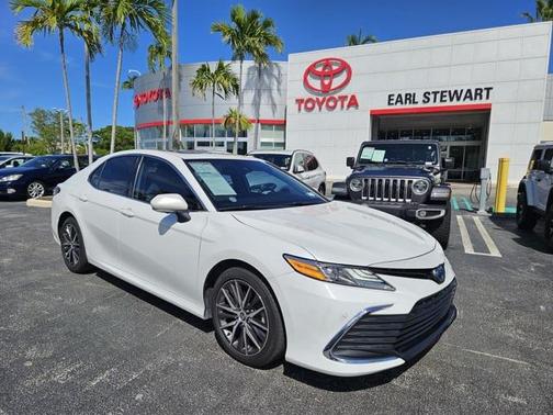2022 Toyota Camry Hybrid XLE