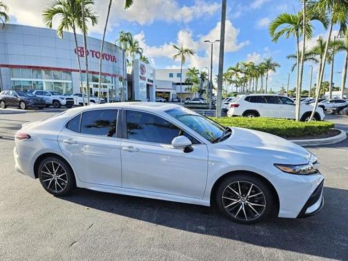 2023 Toyota Camry SE