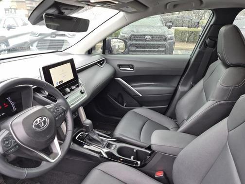 2025 Toyota Corolla Cross XLE