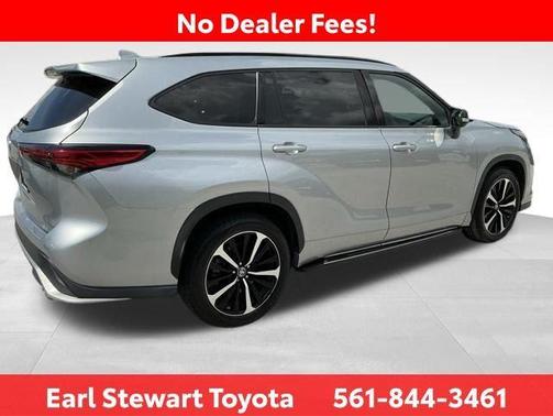 Celestial Silver Metallic 2022 Toyota Highlander XSE