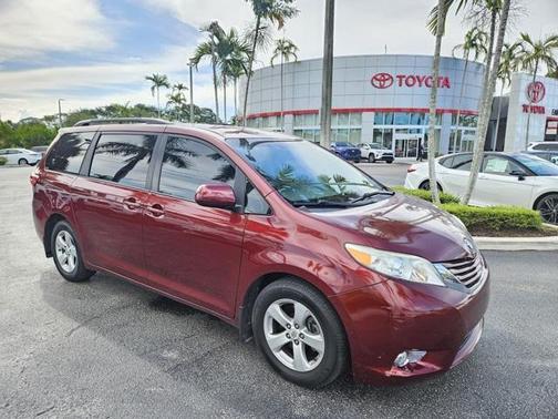 2016 Toyota Sienna LE