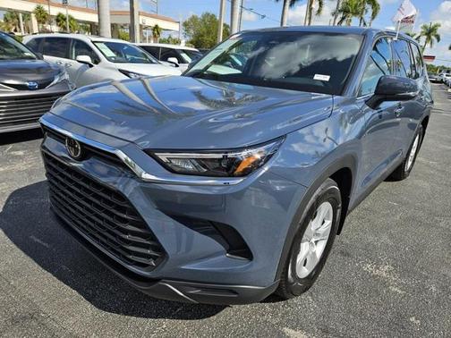 2025 Toyota Highlander LE