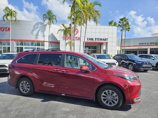 2024 Toyota Sienna XLE