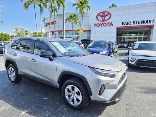 2023 Toyota RAV4 LE
