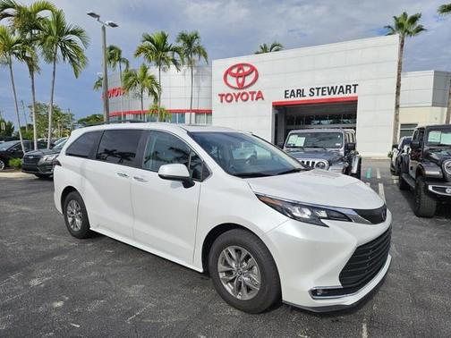 2024 Toyota Sienna XLE