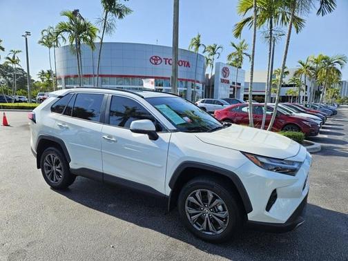 2022 Toyota RAV4 Hybrid SE