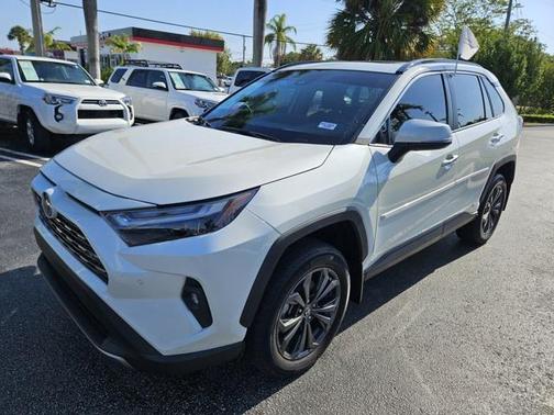 2022 Toyota RAV4 Hybrid SE