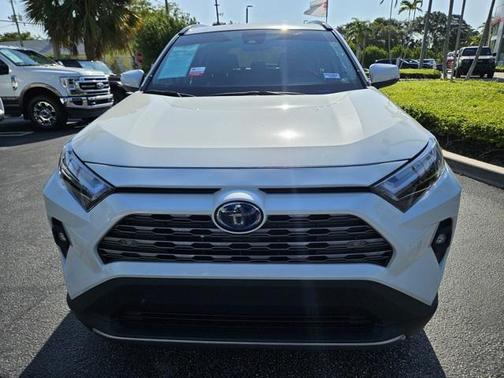 2022 Toyota RAV4 Hybrid SE
