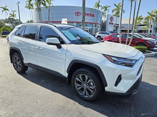 2022 Toyota RAV4 Hybrid SE