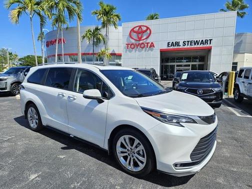 2024 Toyota Sienna Platinum 7 Passenger
