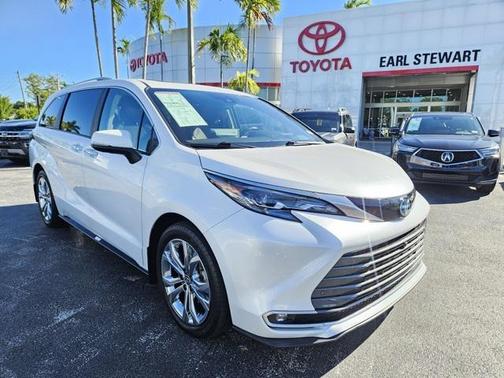 2024 Toyota Sienna Platinum 7 Passenger