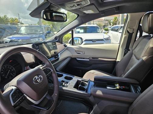 2024 Toyota Sienna Platinum 7 Passenger