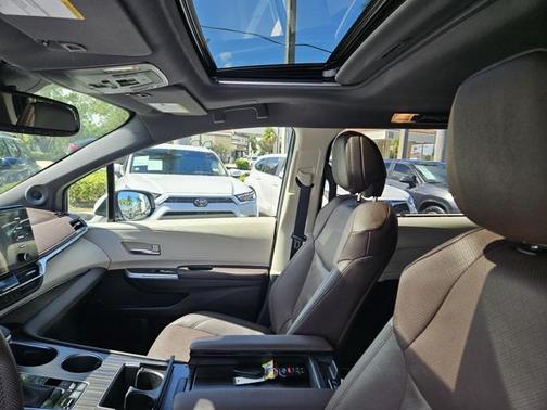 2024 Toyota Sienna Platinum 7 Passenger