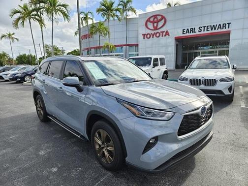 2023 Toyota Highlander Hybrid XLE